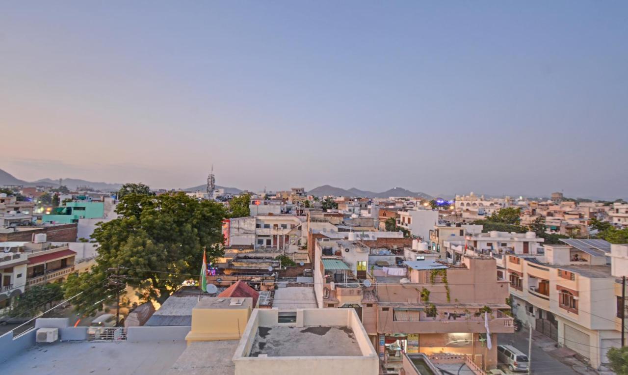 Treebo Paras Raj Near City Palace Udaipur Bagian luar foto